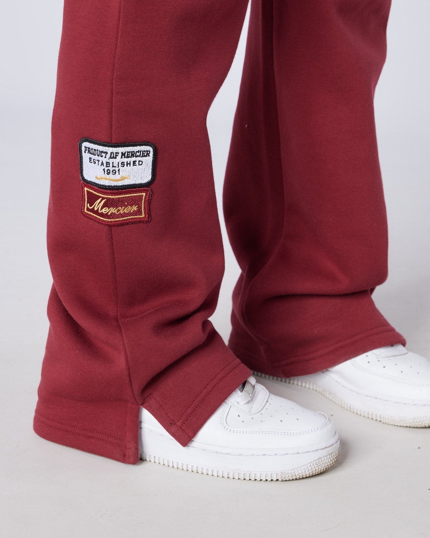 Womens Relaxed OG Badge Jogger Cabernet