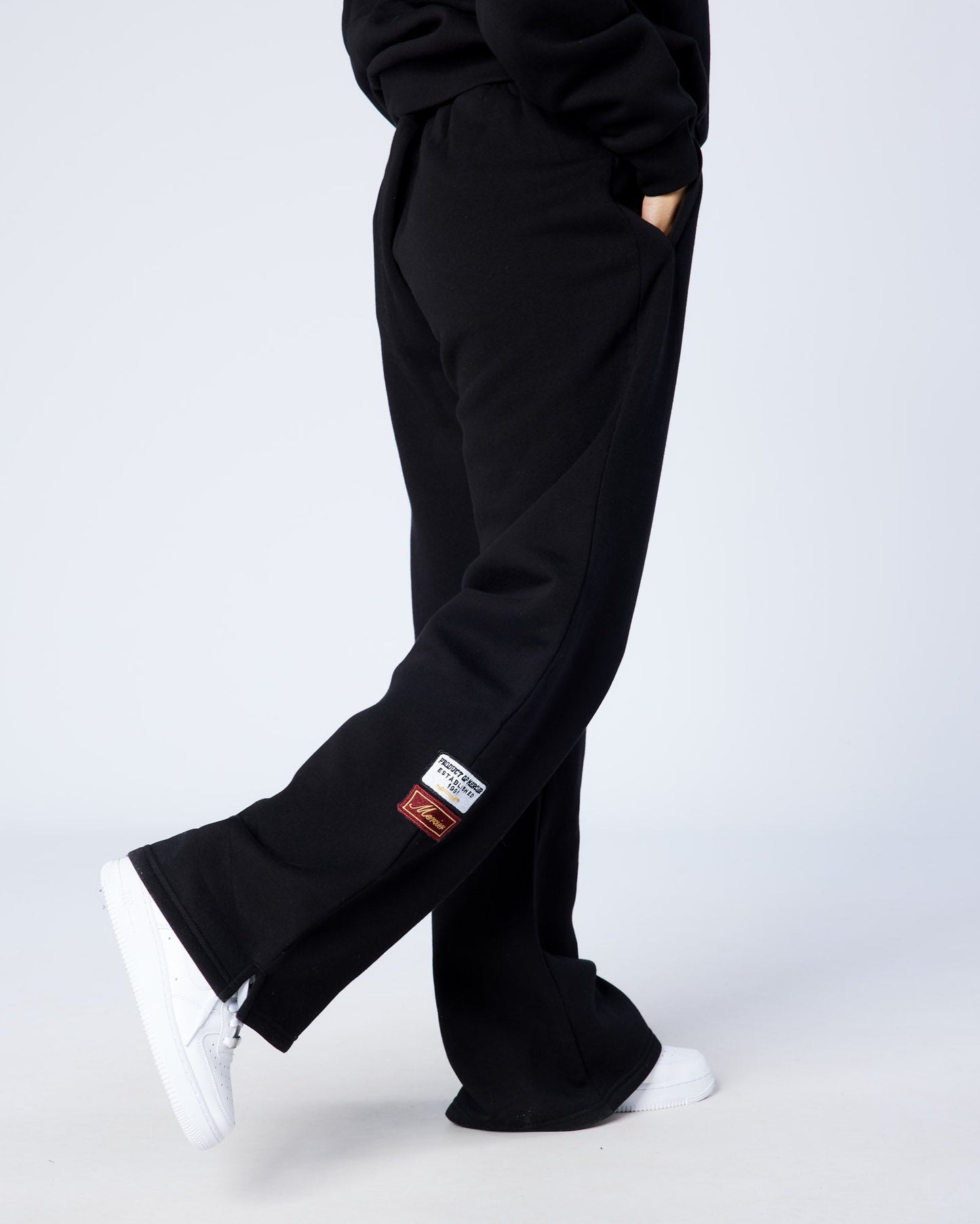 Women's OG Badge Open Hem Joggers Black
