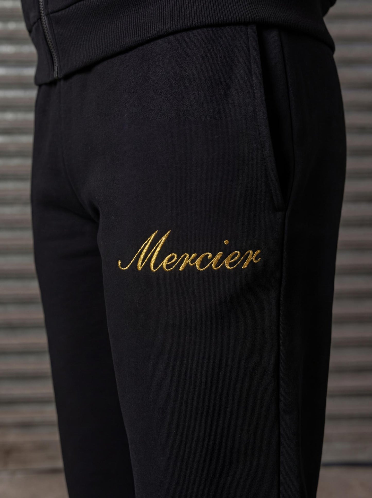 Women's Authenticity Jogger Black Gold